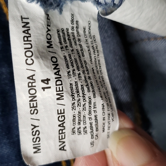 Bandolino jeans embroidered sz 14 skinny crop - Picture 7 of 7